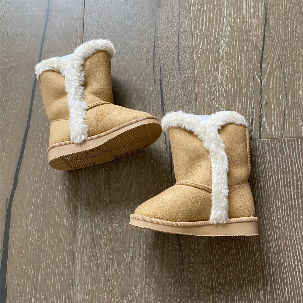 JustFab toddler tulip hem fuzzy boots